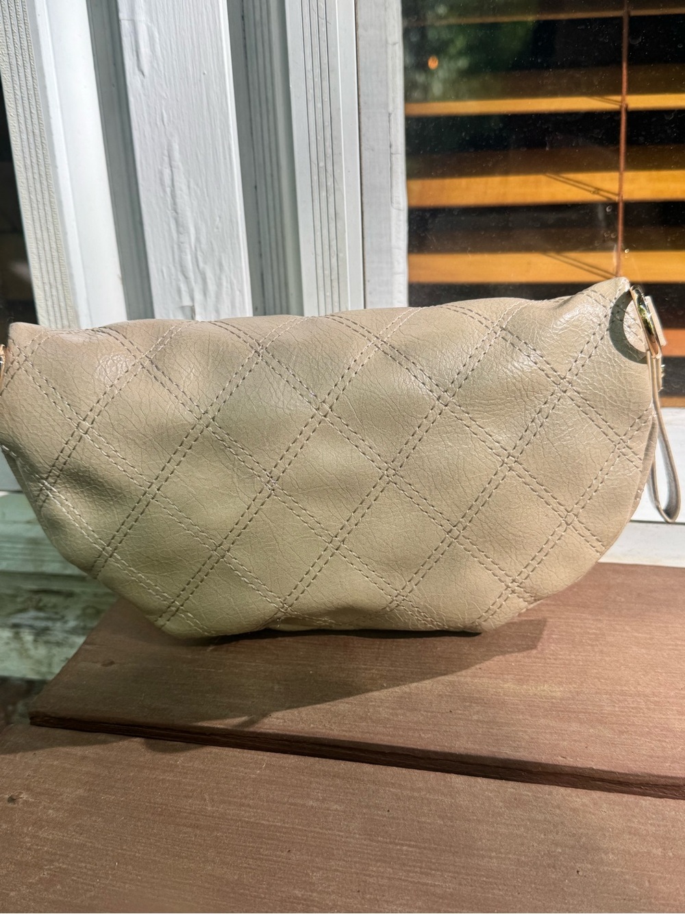 Taupe Quilted Vegan Leather Crossbody Pouch – EUC (Strap Flaw Noted) - Picture 5 of 17